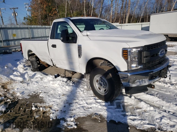 2019 Ford Super Duty F-250 SRW XL with VIN 1FTBF2B63KEF97154, listed as a Copart auction lot 87145074 with 87,303 mi miles and Salvage Title. Bid and sale history available at carsss.com. Image 4.