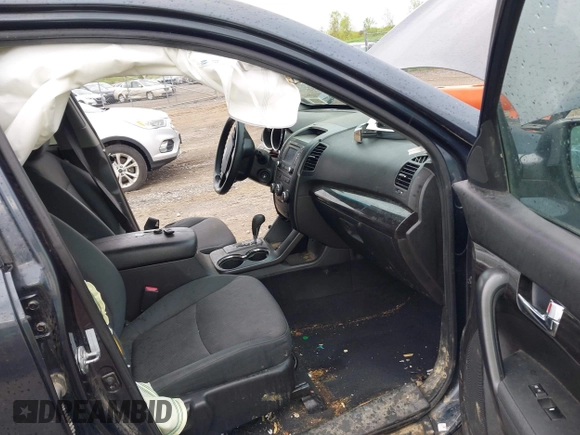 2013 Kia Sorento LX with VIN 5XYKTCA67DG405003, listed as a IAAI auction lot 42253887 with 197,093 mi miles and . Bid and sale history available at DreamBid. Image 5.