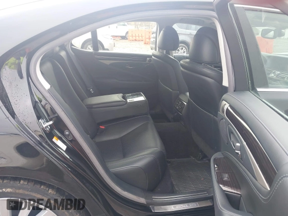 2017 Lexus LS 460 z VIN JTHCL5EF8H5028107, wystawiony jako IAAI lot #41677116 z przebiegiem 73 133 mil mil oraz . Historia ofert i sprzedaży dostępna na DreamBid. Obrazek 8.