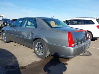 2008 Cadillac DTS 1SA z VIN 1G6KD57Y08U186328, wystawiony jako IAAI lot #41618974 z przebiegiem 71 920 mil mil oraz . Historia ofert i sprzedaży dostępna na DreamBid. Obrazek 3.