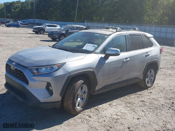 2019 Toyota RAV4 XLE with VIN JTMW1RFV9KD015154, listed as a IAAI auction lot 40571484 with 1 mi miles. Bid and sale history available at carsss.com. Image 2.