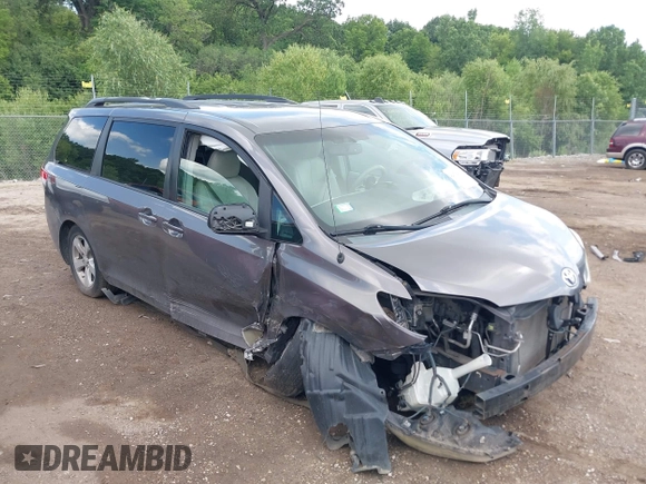 2011 Toyota Sienna LE AAS z VIN 5TDKK3DC3BS166098, wystawiony jako IAAI lot #42594337 z przebiegiem 197 963 mil mil oraz . Historia ofert i sprzedaży dostępna na DreamBid. Obrazek 1.