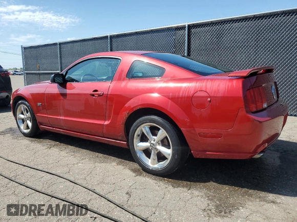 2008 Ford Mustang GT Deluxe z VIN 1ZVHT82H185148925, wystawiony jako Copart lot #61918505 z przebiegiem 186 364 mil mil oraz Czysty tytuł • Clean title. Historia ofert i sprzedaży dostępna na DreamBid. Obrazek 2.