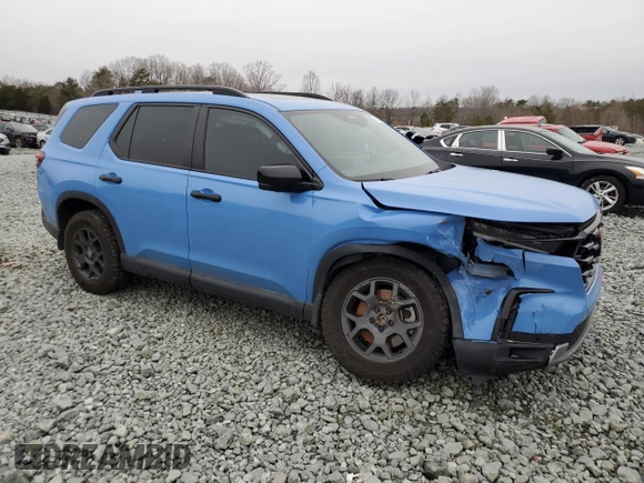 2024 Honda Pilot TrailSport with VIN 5FNYG1H61RB012492, listed as a Copart auction lot 45564925 with 31,860 mi miles and Salvage Title. Bid and sale history available at carsss.com. Image 4.