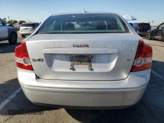 2005 Volvo S40 with VIN YV1MS390452080747, listed as a Copart auction lot 85923554 with 98,185 mi miles and Salvage Title. Bid and sale history available at carsss.com. Image 6.