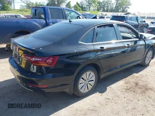 2019 Volkswagen Jetta S z VIN 3VWCB7BU1KM235505, wystawiony jako IAAI lot #42327298 z przebiegiem 54 126 mil mil oraz . Historia ofert i sprzedaży dostępna na DreamBid. Obrazek 4.
