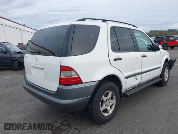 1998 Mercedes-Benz M-Class with VIN 4JGAB54E0WA005344, listed as a IAAI auction lot 37837508 with 159,933 mi miles. Bid and sale history available at carsss.com. Image 4.