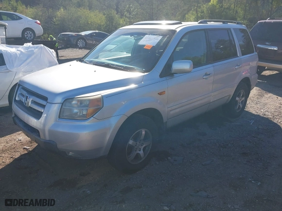 2008 Honda Pilot SE with VIN 5FNYF28388B027391, listed as a IAAI auction lot 41861572 with 183,714 mi miles. Bid and sale history available at carsss.com. Image 2.