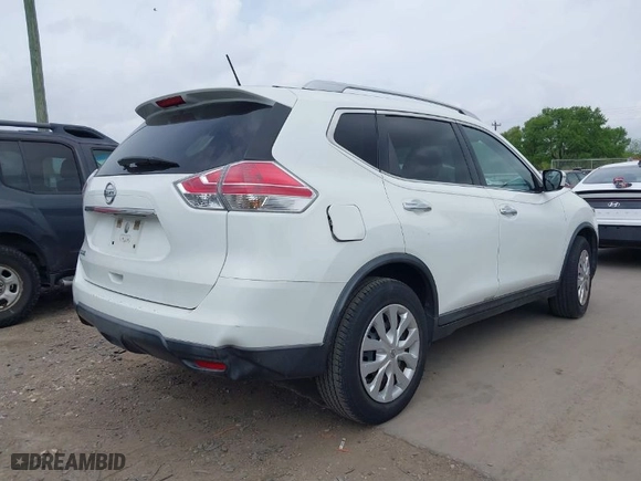 2016 Nissan Rogue SV with VIN KNMAT2MT2GP637436, listed as a IAAI auction lot 41820647 with 140,109 mi miles. Bid and sale history available at carsss.com. Image 4.