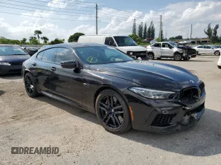 2021 BMW M8 z VIN WBSGV0C05MCF85718, wystawiony jako Copart lot #64518093 z przebiegiem 26 398 mil mil oraz . Historia ofert i sprzedaży dostępna na DreamBid. Obrazek 4.