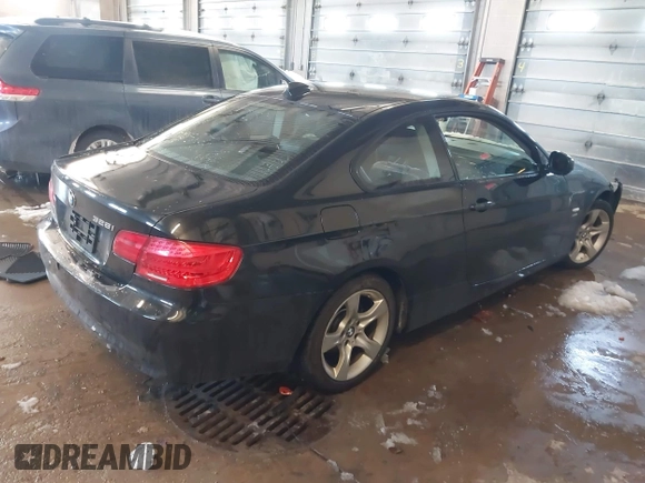 2011 BMW 3 Series 328i xDrive with VIN WBAKF5C58BE395799, listed as a IAAI auction lot 41580621 with 110,547 mi miles. Bid and sale history available at carsss.com. Image 4.