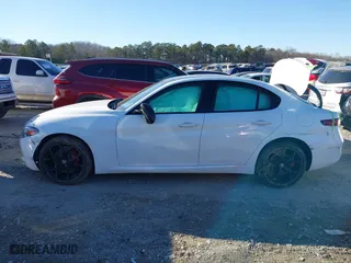 2020 Alfa Romeo Giulia Ti Sport with VIN ZARFANBN5L7638386, listed as a IAAI auction lot 41380295 with 33,733 mi miles. Bid and sale history available at carsss.com. Image 6.