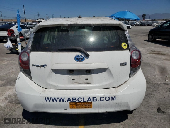 2013 Toyota Prius One with VIN JTDKDTB32D1547938, listed as a Copart auction lot 56397535 with 273,266 mi miles and Clean Title. Bid and sale history available at DreamBid. Image 6.