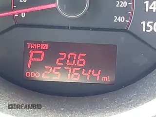 2012 Kia Sorento LX z VIN 5XYKT3A6XCG199254, wystawiony jako IAAI lot #42199700 z przebiegiem 257 644 mil mil oraz . Historia ofert i sprzedaży dostępna na DreamBid. Obrazek 16.