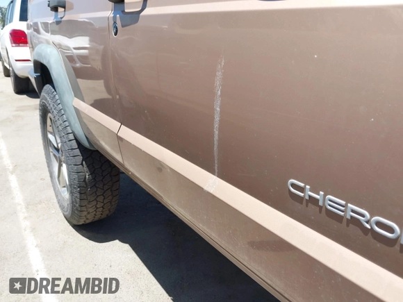 1999 Jeep Cherokee SE with VIN 1J4FF28S4XL592788, listed as a IAAI auction lot 42560002 with 189,258 mi miles and . Bid and sale history available at DreamBid. Image 13.