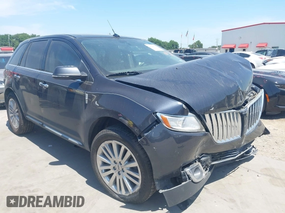 2014 Lincoln MKX with VIN 2LMDJ6JK8EBL13191, listed as a IAAI auction lot 42023811 with 212,793 mi miles. Bid and sale history available at carsss.com. Image 1.