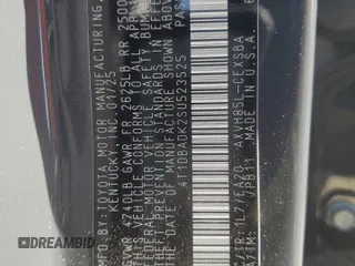 2025 Toyota Camry LE z VIN 4T1DBADK2SU523525, wystawiony jako Copart lot #55138715 z przebiegiem 3 270 mil mil oraz Szkoda całkowita • Salvage title. Historia ofert i sprzedaży dostępna na DreamBid. Obrazek 13.