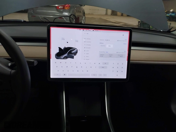 2020 Tesla Model 3 Long Range z VIN 5YJ3E1EB0LF800804, wystawiony jako IAAI lot #42137223 z przebiegiem 52 482 mil mil oraz . Historia ofert i sprzedaży dostępna na DreamBid. Obrazek 19.