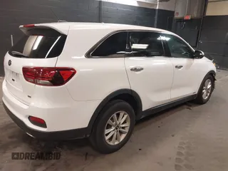 2019 Kia Sorento LX with VIN 5XYPGDA38KG558444, listed as a IAAI auction lot 41303905 with 148,567 mi miles. Bid and sale history available at carsss.com. Image 4.