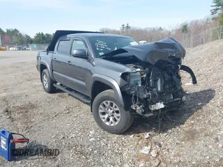 2018 Toyota Tacoma SR z VIN 3TMCZ5AN8JM144064, wystawiony jako IAAI lot #42071624 z przebiegiem 89 781 mil mil oraz . Historia ofert i sprzedaży dostępna na DreamBid. Obrazek 1.