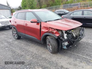 2021 Kia Seltos S z VIN KNDEUCA27M7141978, wystawiony jako IAAI lot #41971097 z przebiegiem 68 392 mil mil oraz . Historia ofert i sprzedaży dostępna na DreamBid. Obrazek 1.