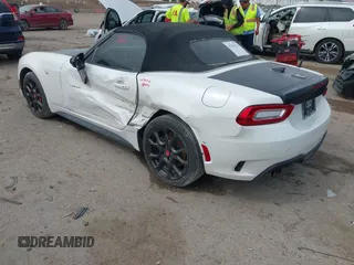 2018 FIAT 124 Spider Classica z VIN JC1NFAEK7J0138623, wystawiony jako IAAI lot #41919114 z przebiegiem 26 327 mil mil oraz . Historia ofert i sprzedaży dostępna na DreamBid. Obrazek 3.