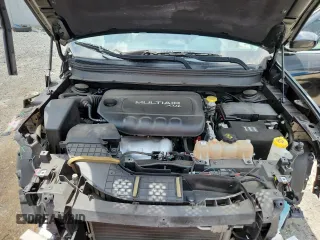 2019 Jeep Cherokee Latitude z VIN 1C4PJLCB9KD171917, wystawiony jako Copart lot #63590115 z przebiegiem 82 546 mil mil oraz Szkoda całkowita • Salvage title. Historia ofert i sprzedaży dostępna na DreamBid. Obrazek 12.