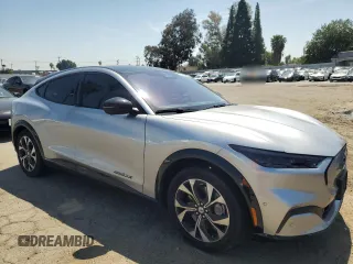 2021 Ford Mustang Mach-E Premium z VIN 3FMTK3R71MMA04498, wystawiony jako Copart lot #51796155 z przebiegiem 7 800 mil mil oraz Szkoda całkowita • Salvage title. Historia ofert i sprzedaży dostępna na DreamBid. Obrazek 4.