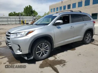 2018 Toyota Highlander SE z VIN 5TDJZRFH1JS549135, wystawiony jako Copart lot #56338285 z przebiegiem 110 291 mil mil oraz Szkoda całkowita • Salvage title. Historia ofert i sprzedaży dostępna na DreamBid. Obrazek 1.