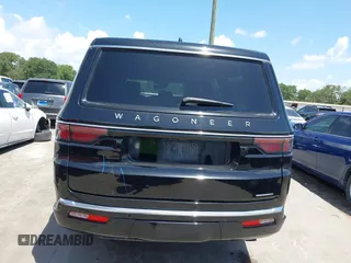 2024 Jeep Wagoneer Series II z VIN 1C4SJRBP6RS177027, wystawiony jako IAAI lot #42671631 z przebiegiem 33 707 mil mil oraz . Historia ofert i sprzedaży dostępna na DreamBid. Obrazek 17.