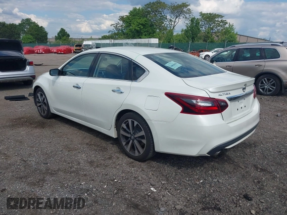 2017 Nissan Altima SR z VIN 1N4AL3AP5HC193030, wystawiony jako IAAI lot #42230730 z przebiegiem 93 001 mil mil oraz . Historia ofert i sprzedaży dostępna na DreamBid. Obrazek 3.