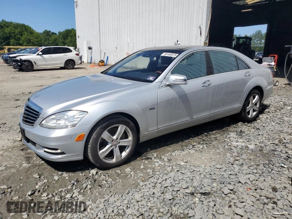 2012 Mercedes-Benz S 550 z VIN WDDNG9EB9CA477398, wystawiony jako Copart lot #58166975 z przebiegiem 98 763 mil mil oraz Szkoda całkowita • Salvage title. Historia ofert i sprzedaży dostępna na DreamBid. Obrazek 1.