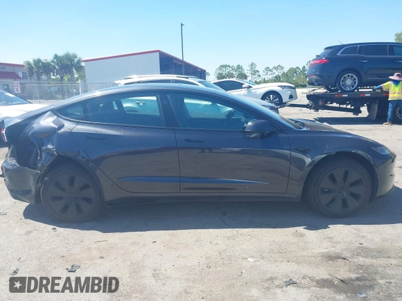 2025 Tesla Model 3 Long Range with VIN 5YJ3E1EA5SF902847, listed as a IAAI auction lot 41776081 with 2,461 mi miles and . Bid and sale history available at carsss.com. Image 13.