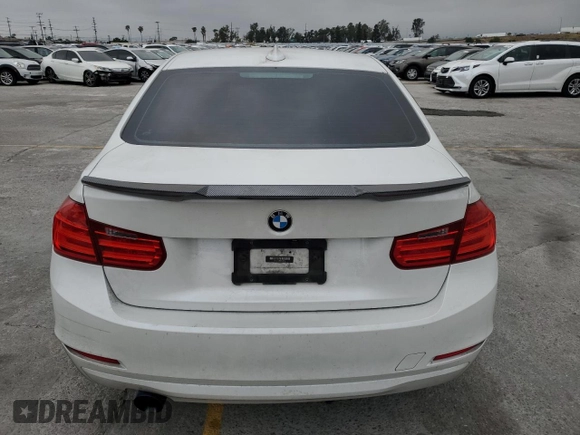 2013 BMW 3 Series 328i z VIN WBA3C1C58DF436922, wystawiony jako Copart lot #55897625 z przebiegiem 88 910 mil mil oraz Szkoda całkowita • Salvage title. Historia ofert i sprzedaży dostępna na DreamBid. Obrazek 6.