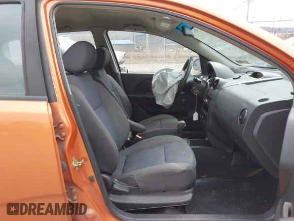 2007 Chevrolet Aveo LS z VIN KL1TD66687B758769, wystawiony jako IAAI lot #41895645 z przebiegiem 198 811 mil mil oraz . Historia ofert i sprzedaży dostępna na DreamBid. Obrazek 5.