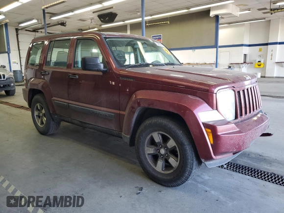 2008 Jeep Liberty Sport z VIN 1J8GN28K18W241486, wystawiony jako Copart lot #55832105 z przebiegiem 211 887 mil mil oraz Szkoda całkowita • Salvage title. Historia ofert i sprzedaży dostępna na DreamBid. Obrazek 4.