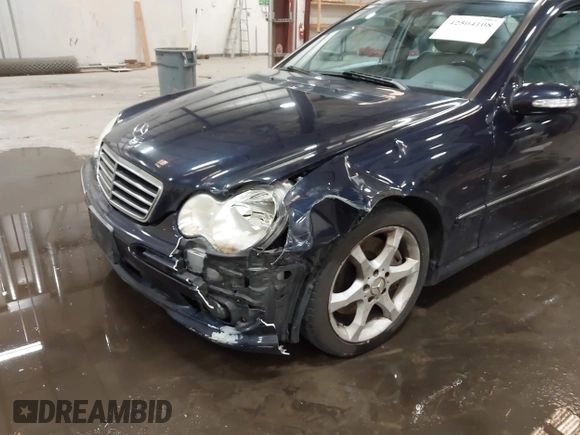 2007 Mercedes-Benz C 230 Sport с VIN WDBRF52H97F930409, выставлен на аукционе IAAI как лот 42504108 с пробегом 124 944 миль миль и . История ставок и продаж доступна на DreamBid. Изображение 17.