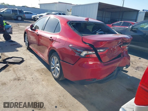2024 Toyota Camry LE z VIN 4T1C11AK1RU207305, wystawiony jako IAAI lot #41973066 z przebiegiem 19 165 mil mil oraz . Historia ofert i sprzedaży dostępna na DreamBid. Obrazek 3.