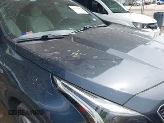 2019 Cadillac XT4 FWD Sport z VIN 1GYFZER49KF215843, wystawiony jako IAAI lot #41912861 z przebiegiem 102 922 mil mil oraz . Historia ofert i sprzedaży dostępna na DreamBid. Obrazek 17.