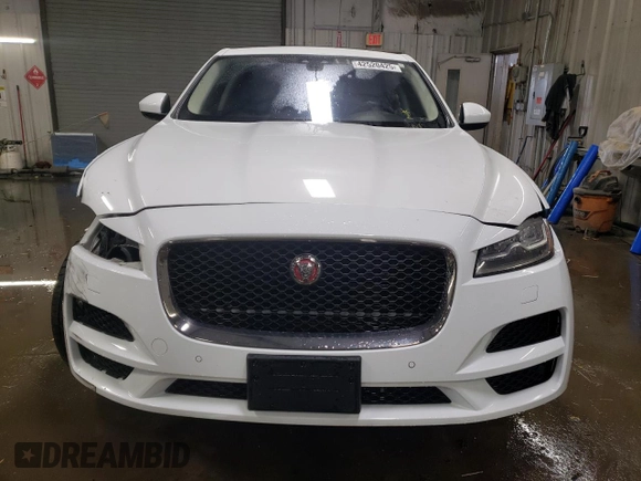 2017 Jaguar F-Pace 35t Prestige with VIN SADCK2BV6HA899484, listed as a Copart auction lot 42520425 with 34,422 mi miles and Salvage Title. Bid and sale history available at DreamBid. Image 5.