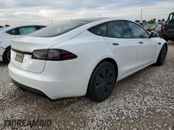 2024 Tesla Model S z VIN 5YJSA1E56RF543139, wystawiony jako Copart lot #86568584 z przebiegiem 1 212 mil mil oraz Szkoda całkowita • Salvage title. Historia ofert i sprzedaży dostępna na DreamBid. Obrazek 3.