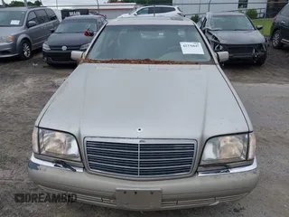 1999 Mercedes-Benz S 320/430/500 z VIN WDBGA43G3XA425985, wystawiony jako IAAI lot #42376647 z przebiegiem 217 736 mil mil oraz . Historia ofert i sprzedaży dostępna na DreamBid. Obrazek 16.