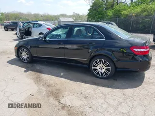 2010 Mercedes-Benz E with VIN WDDHF8HB8AA105439, listed as a IAAI auction lot 42092513 with 226,837 mi miles. Bid and sale history available at carsss.com. Image 3.