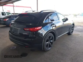 2016 Infiniti QX70 z VIN JN8CS1MW2GM752589, wystawiony jako IAAI lot #41826357 z przebiegiem 142 469 mil mil oraz . Historia ofert i sprzedaży dostępna na DreamBid. Obrazek 4.