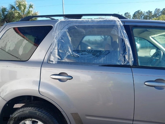 2008 Mazda Tribute Grand Touring with VIN 4F2CZ02Z78KM12026, listed as a IAAI auction lot 41671615 with 204,422 mi miles. Bid and sale history available at carsss.com. Image 6.