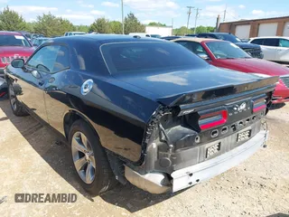 2019 Dodge Challenger SXT z VIN 2C3CDZAG5KH561606, wystawiony jako IAAI lot #41994950 z przebiegiem 97 615 mil mil oraz . Historia ofert i sprzedaży dostępna na DreamBid. Obrazek 3.