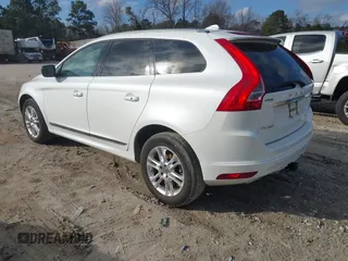 2015 Volvo XC60 T5 Drive-E Premier z VIN YV440MDB5F2610281, wystawiony jako IAAI lot #41479979 z przebiegiem 124 841 mil mil oraz . Historia ofert i sprzedaży dostępna na DreamBid. Obrazek 3.