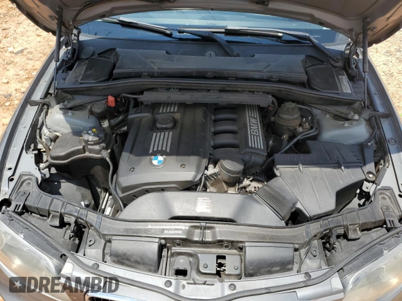 2011 BMW 1 Series 128i z VIN WBAUP7C52BVP21971, wystawiony jako Copart lot #63036725 z przebiegiem 255 217 mil mil oraz Szkoda całkowita • Salvage title. Historia ofert i sprzedaży dostępna na DreamBid. Obrazek 11.