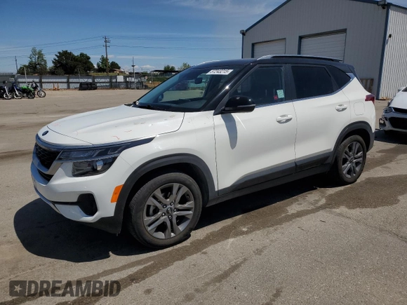 2021 Kia Seltos S z VIN KNDEU2AA5M7075898, wystawiony jako Copart lot #57243215 z przebiegiem 48 361 mil mil oraz Szkoda całkowita • Salvage title. Historia ofert i sprzedaży dostępna na DreamBid. Obrazek 1.