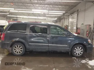 2013 Chrysler Town & Country Touring with VIN 2C4RC1BG4DR681340, listed as a IAAI auction lot 41531700 with 231,051 mi miles. Bid and sale history available at carsss.com. Image 14.